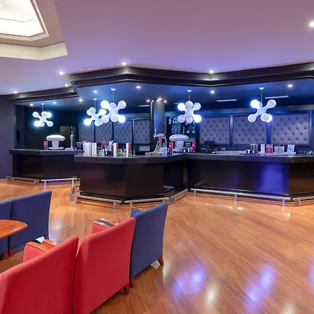 美丽都帕帕加酒店 4*